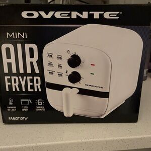 Ovente White Mini Air Fryer